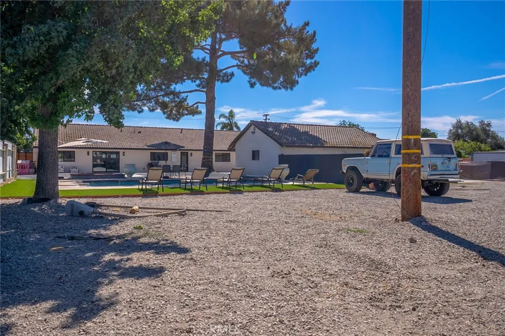 9226 Locust Fontana, CA 92335