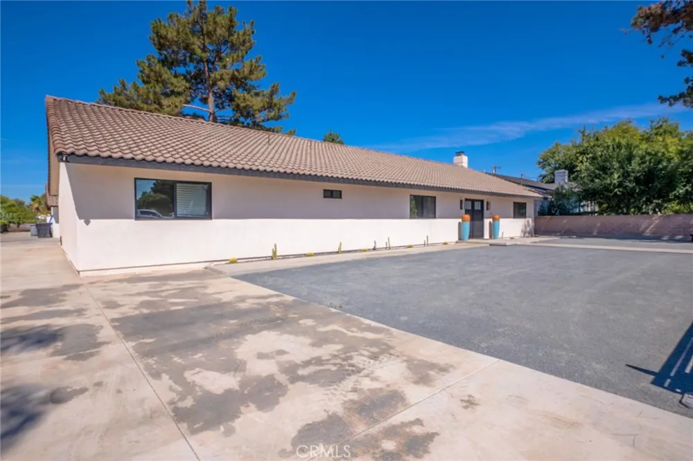 9226 Locust Fontana, CA 92335