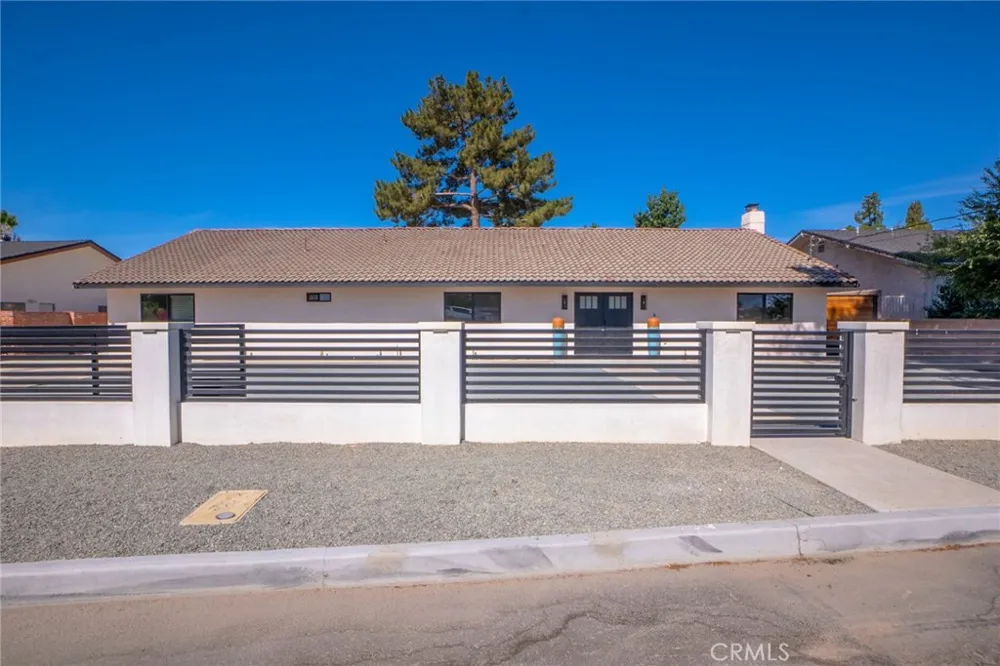 9226 Locust Fontana, CA 92335