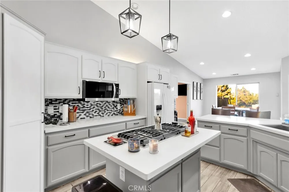 8755 Kittering Oak Hills, CA 92344