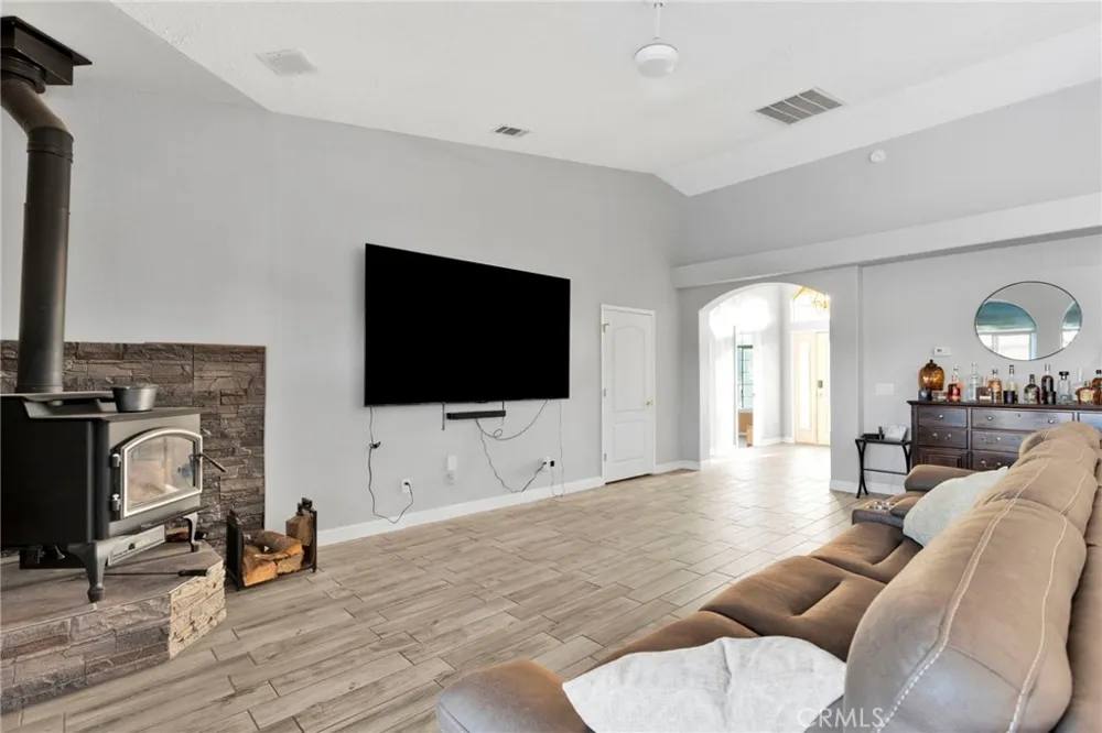 8755 Kittering Oak Hills, CA 92344