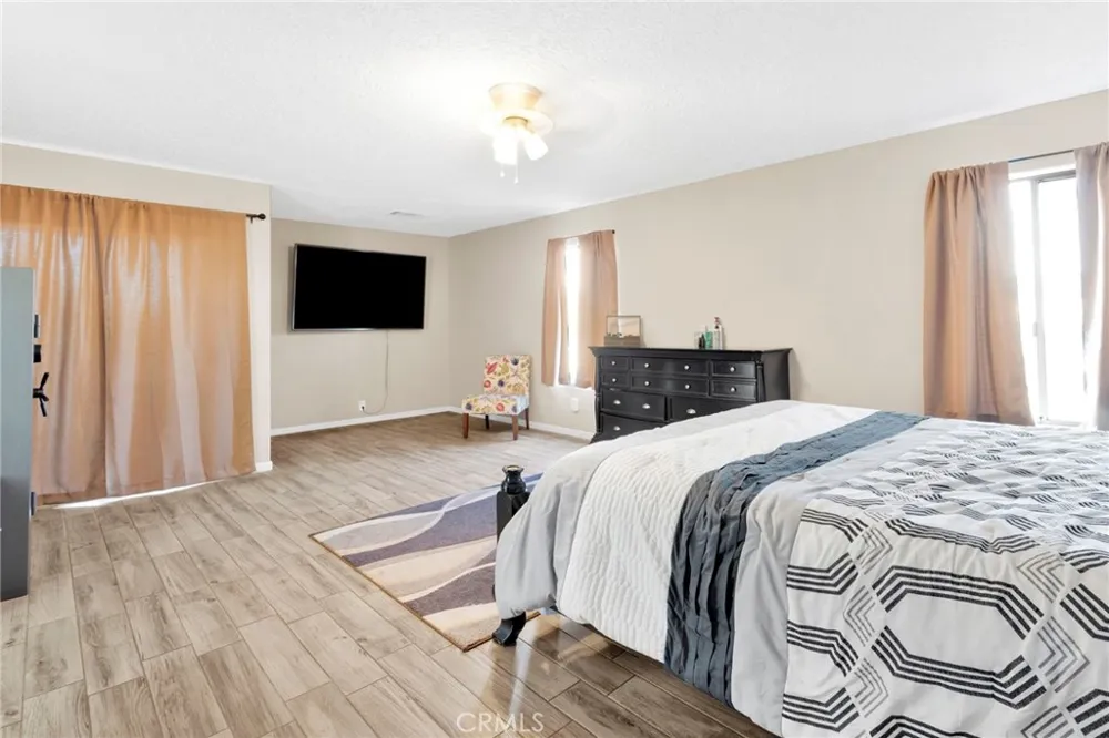 8755 Kittering Oak Hills, CA 92344