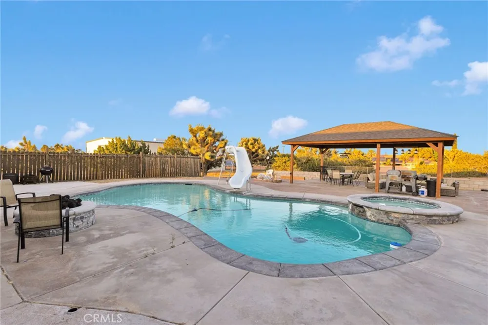 8755 Kittering Oak Hills, CA 92344
