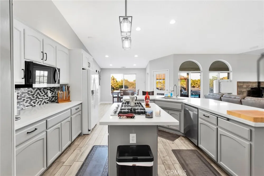 8755 Kittering Oak Hills, CA 92344