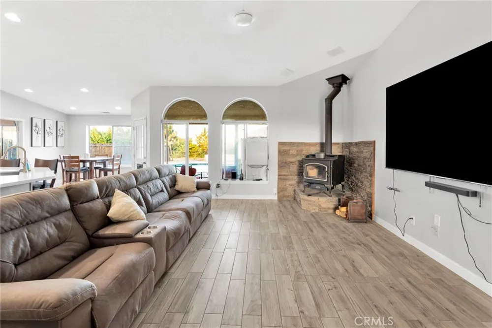 8755 Kittering Oak Hills, CA 92344