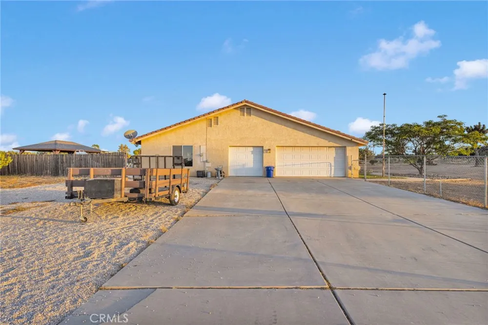 8755 Kittering Oak Hills, CA 92344