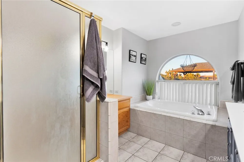 8755 Kittering Oak Hills, CA 92344