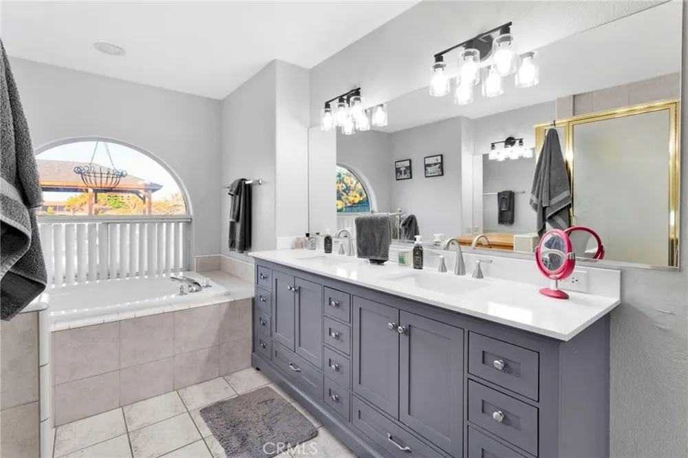 8755 Kittering Oak Hills, CA 92344