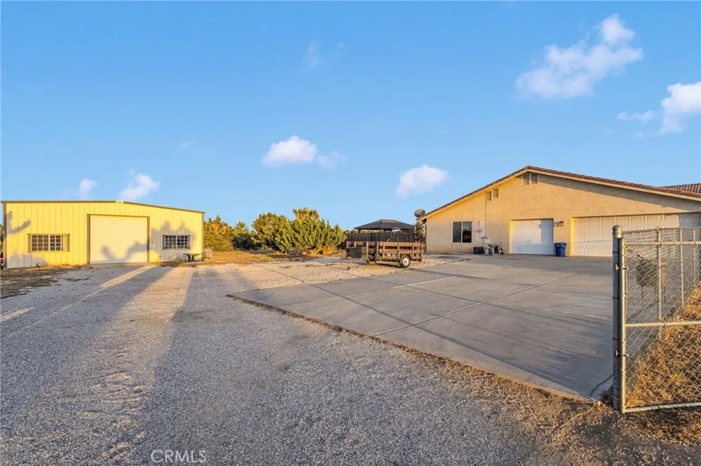 8755 Kittering Oak Hills, CA 92344