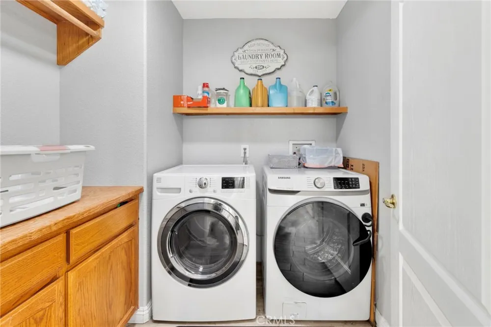 8755 Kittering Oak Hills, CA 92344