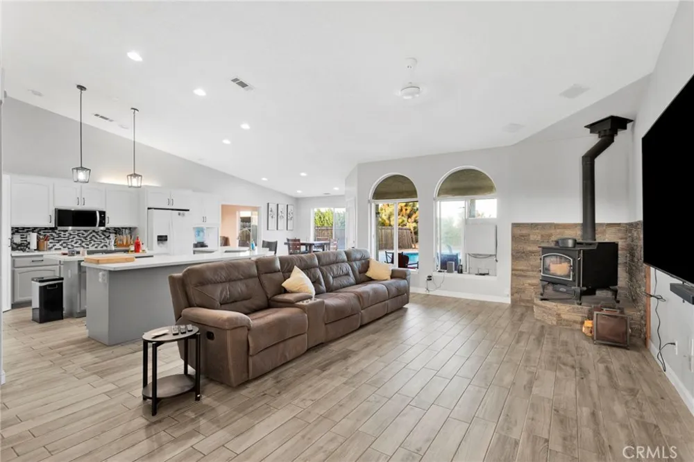 8755 Kittering Oak Hills, CA 92344