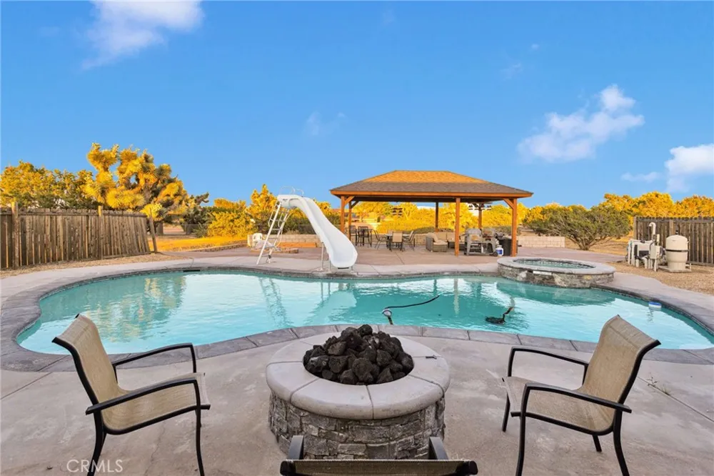 8755 Kittering Oak Hills, CA 92344