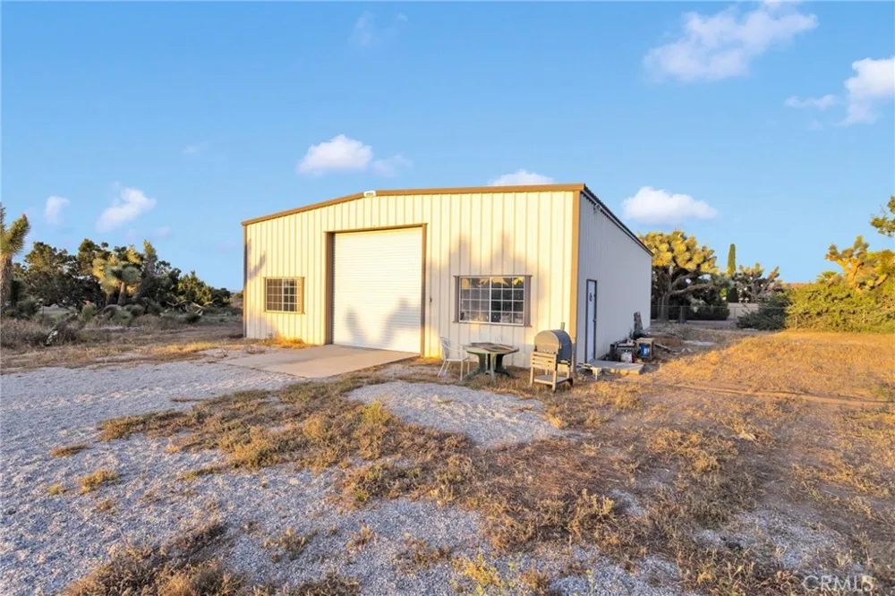 8755 Kittering Oak Hills, CA 92344