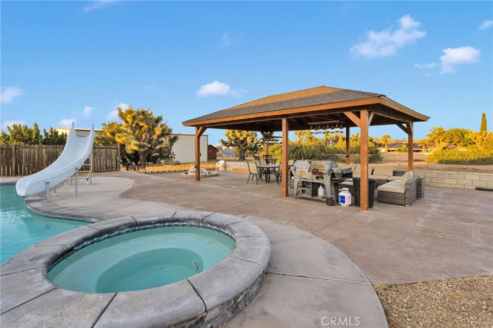 8755 Kittering Oak Hills, CA 92344
