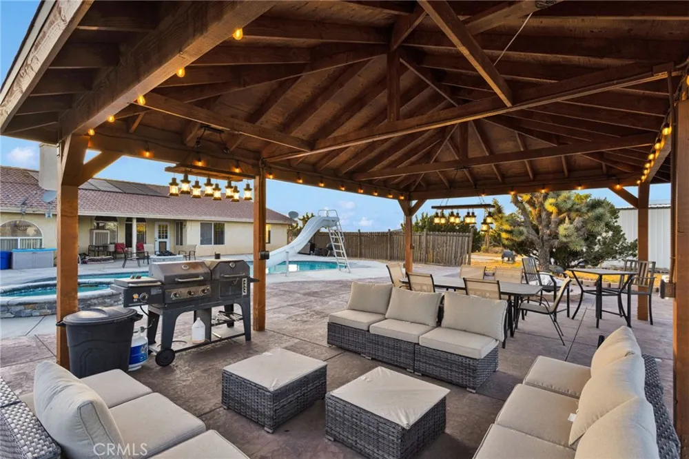 8755 Kittering Oak Hills, CA 92344