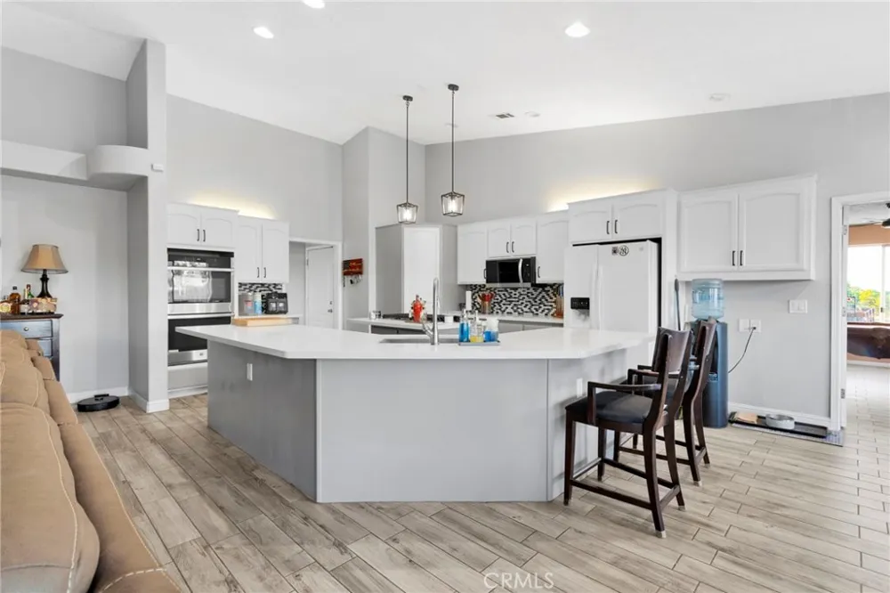 8755 Kittering Oak Hills, CA 92344