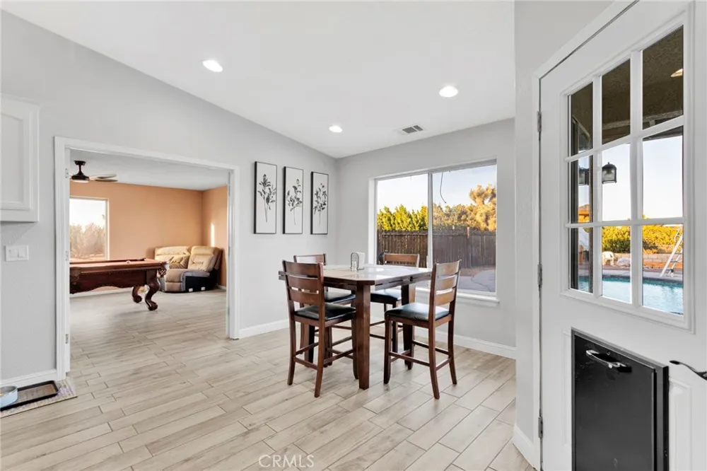 8755 Kittering Oak Hills, CA 92344
