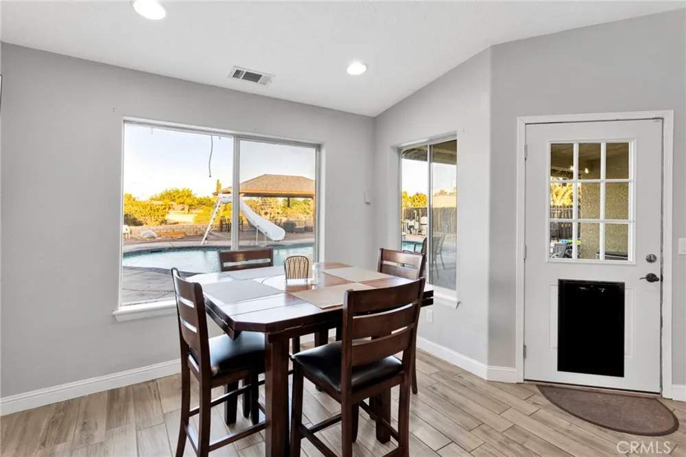 8755 Kittering Oak Hills, CA 92344