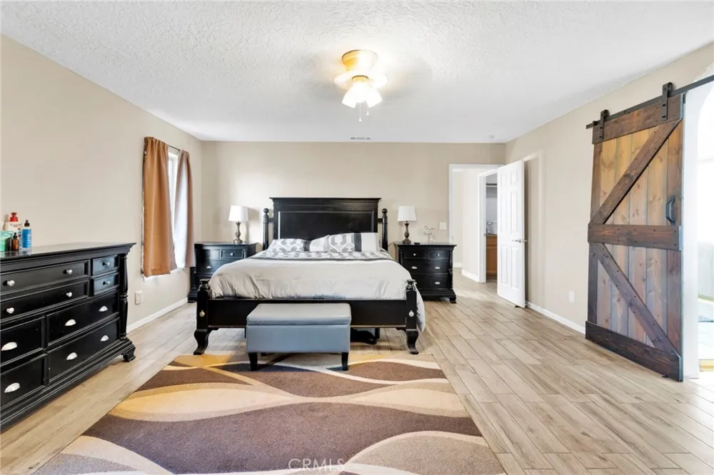 8755 Kittering Oak Hills, CA 92344