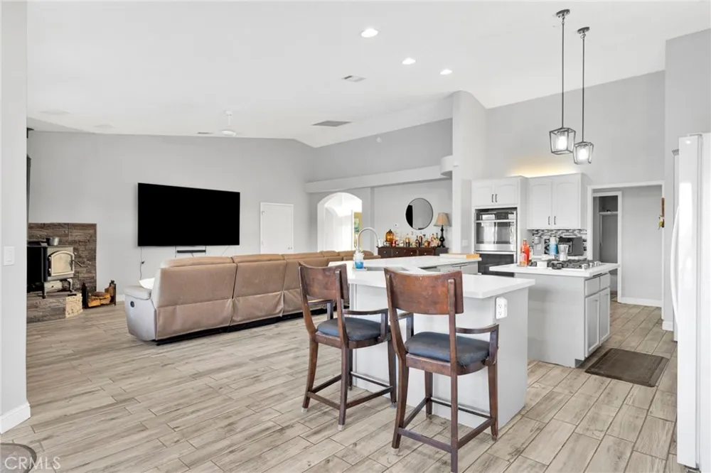 8755 Kittering Oak Hills, CA 92344