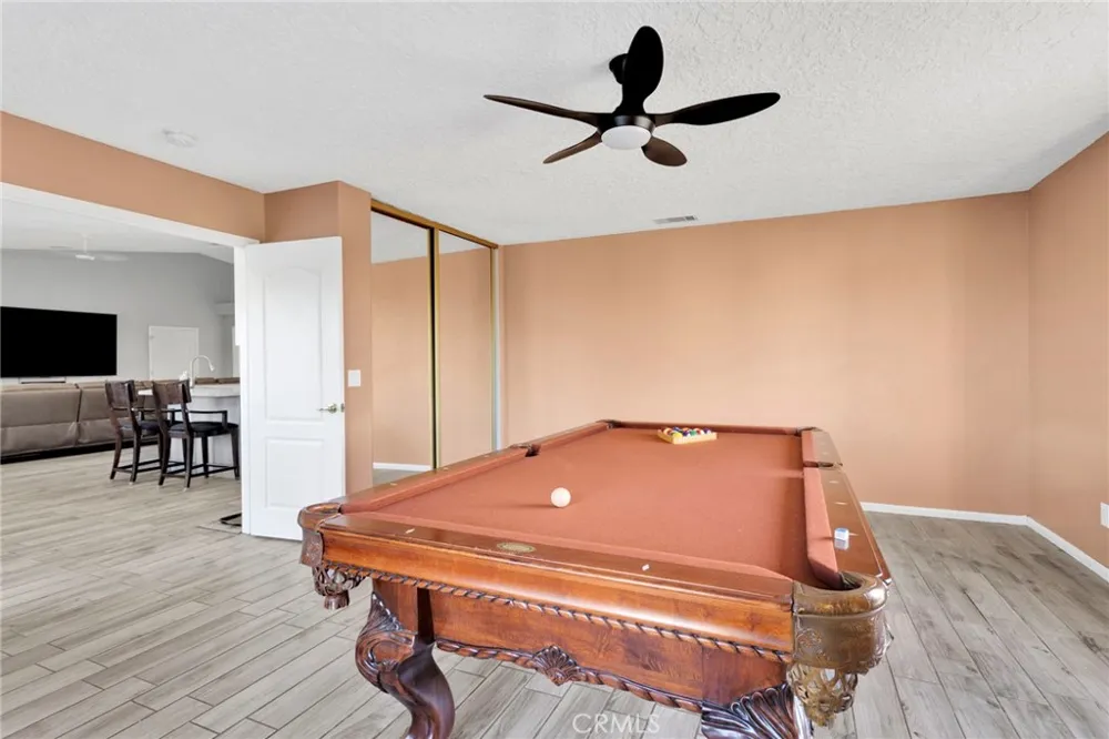 8755 Kittering Oak Hills, CA 92344