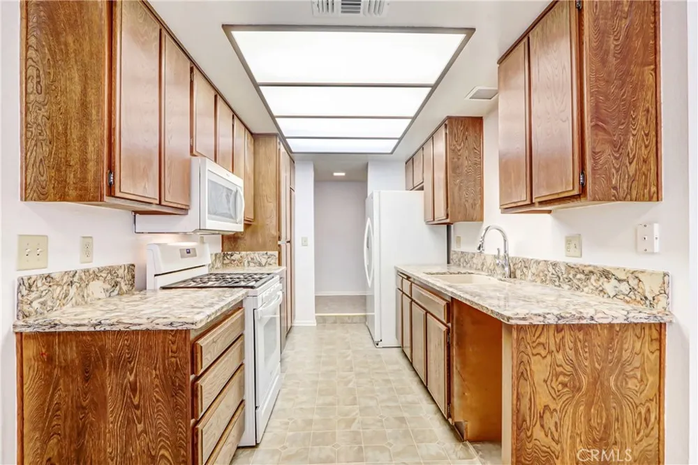 9136 Dumond Drive Fontana, CA 92335