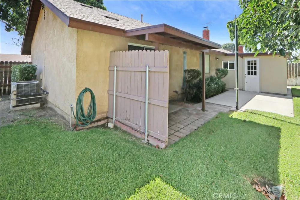 9136 Dumond Drive Fontana, CA 92335