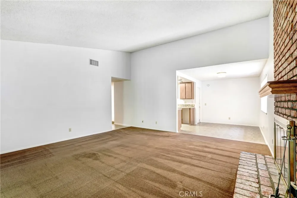 9136 Dumond Drive Fontana, CA 92335