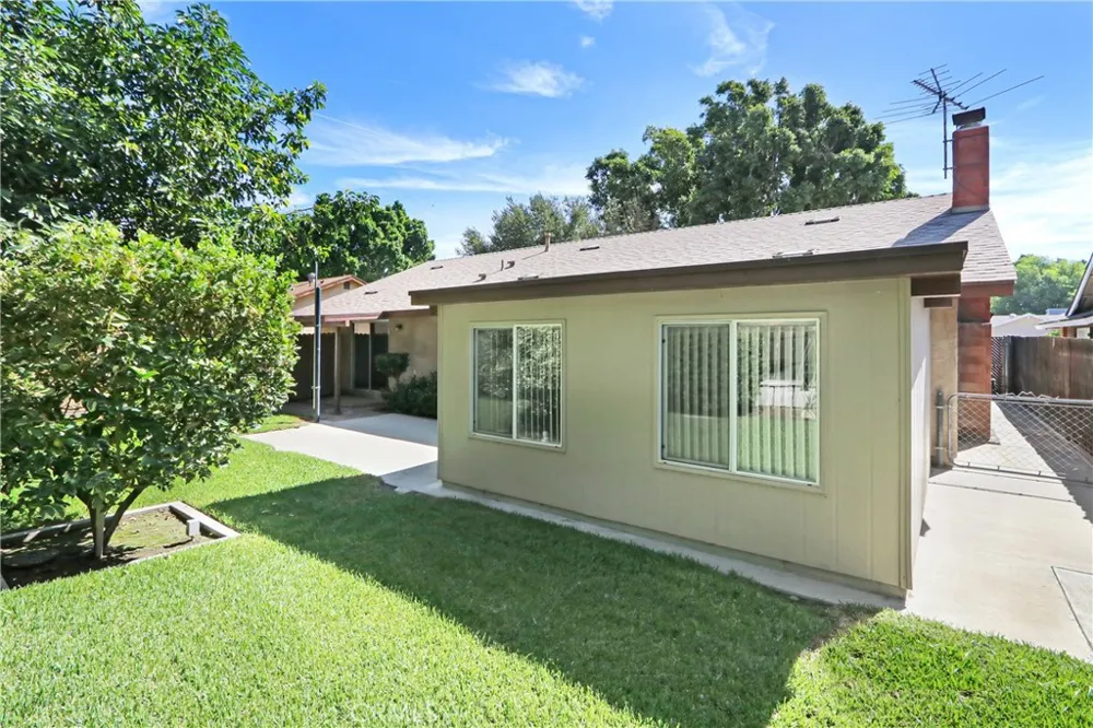 9136 Dumond Drive Fontana, CA 92335