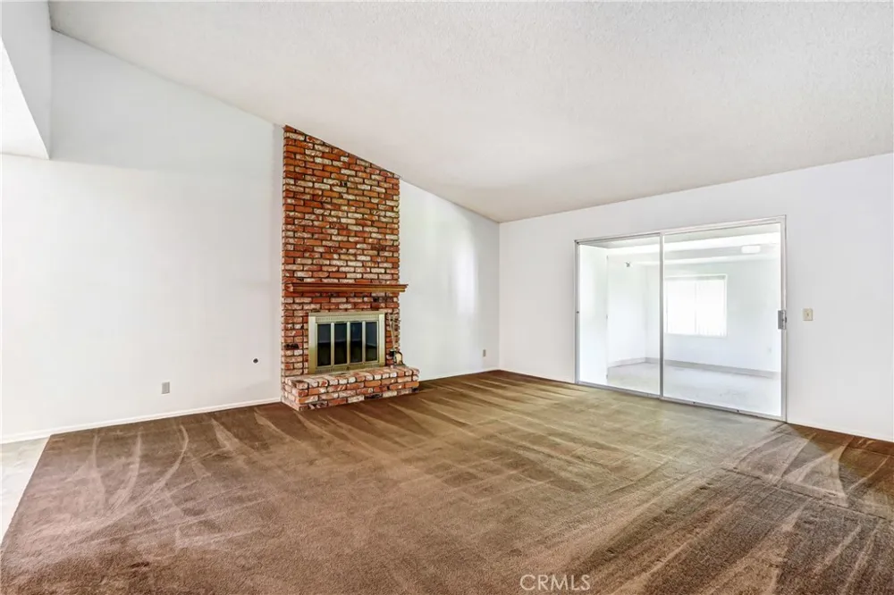 9136 Dumond Drive Fontana, CA 92335