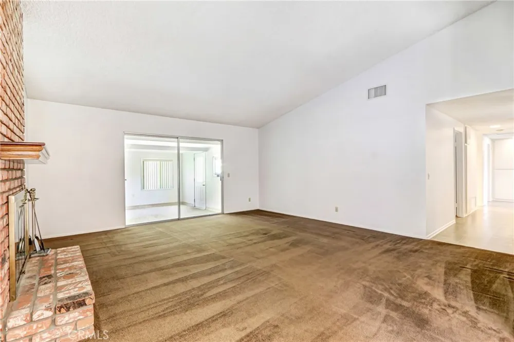 9136 Dumond Drive Fontana, CA 92335