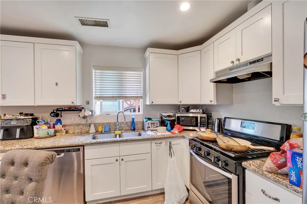 8811 Mary Avenue Los Angeles, CA 90002