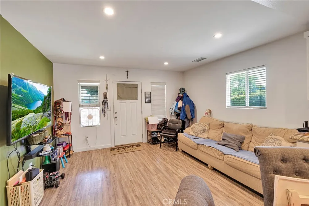 8811 Mary Avenue Los Angeles, CA 90002