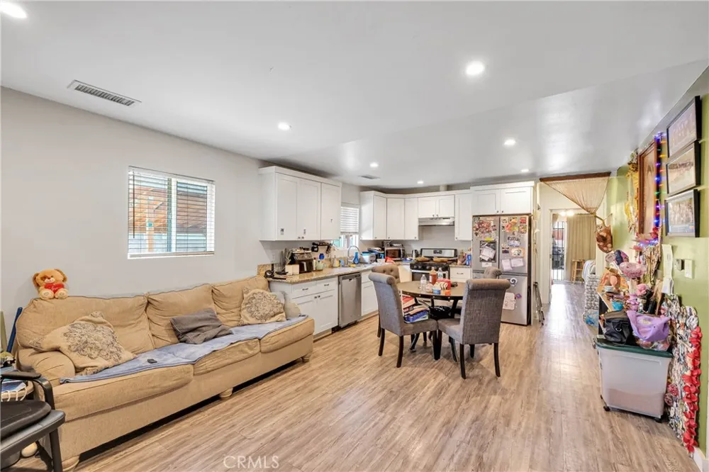 8811 Mary Avenue Los Angeles, CA 90002