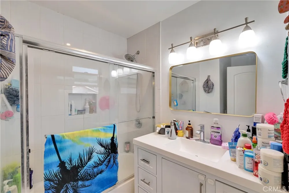 8811 Mary Avenue Los Angeles, CA 90002