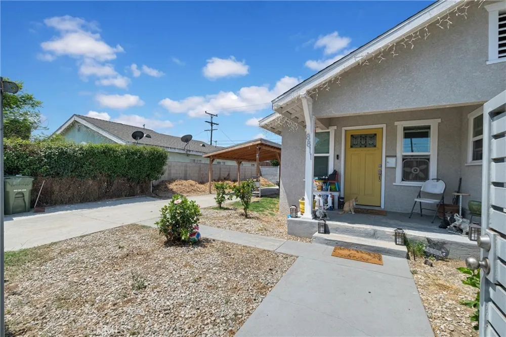 8811 Mary Avenue Los Angeles, CA 90002