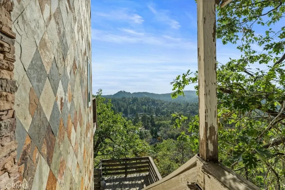 2190 Tank Road Running Springs, CA 92382