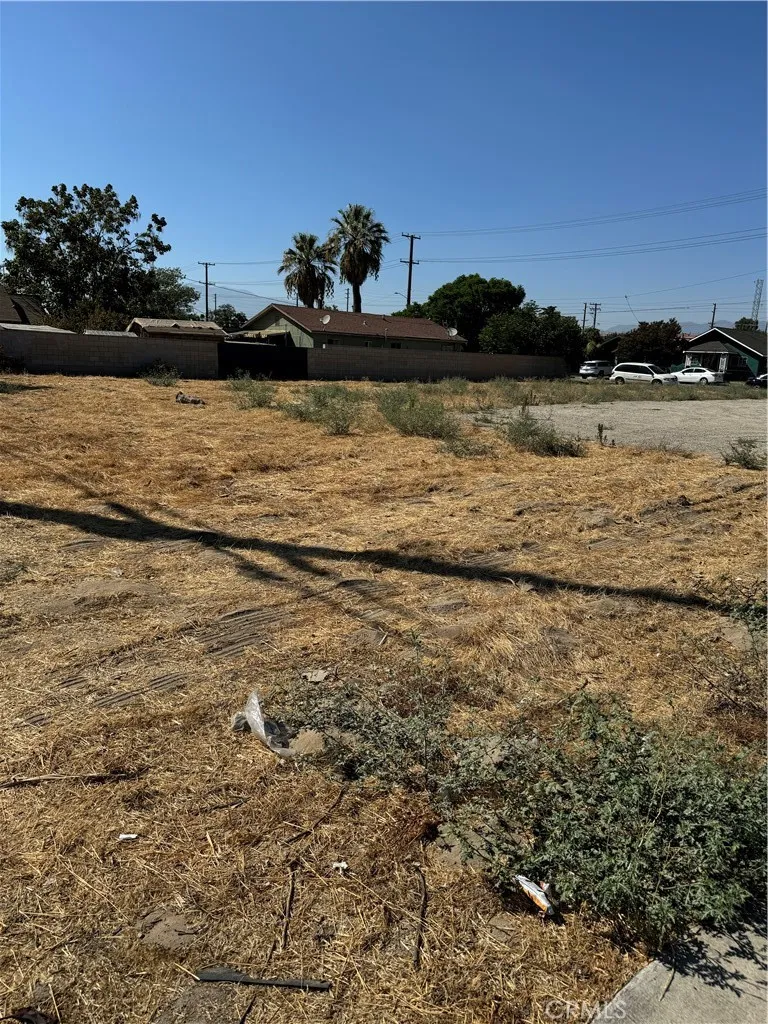 233 La Cadena Drive Colton, CA 92324
