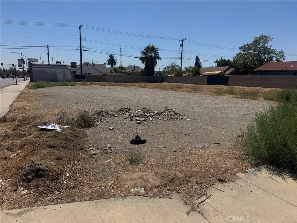 233 La Cadena Drive Colton, CA 92324