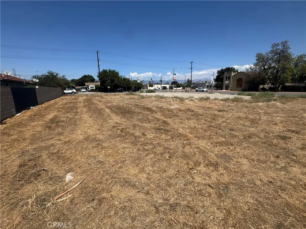 233 La Cadena Drive Colton, CA 92324