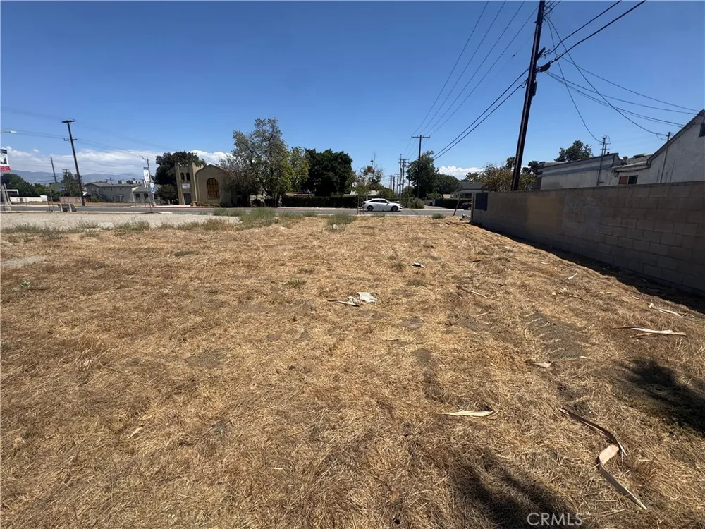 233 La Cadena Drive Colton, CA 92324