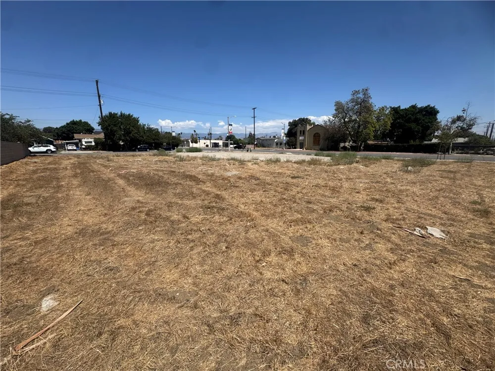 233 La Cadena Drive Colton, CA 92324
