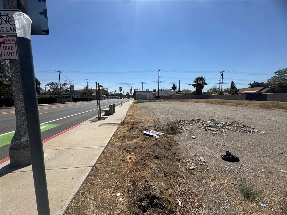 233 La Cadena Drive Colton, CA 92324