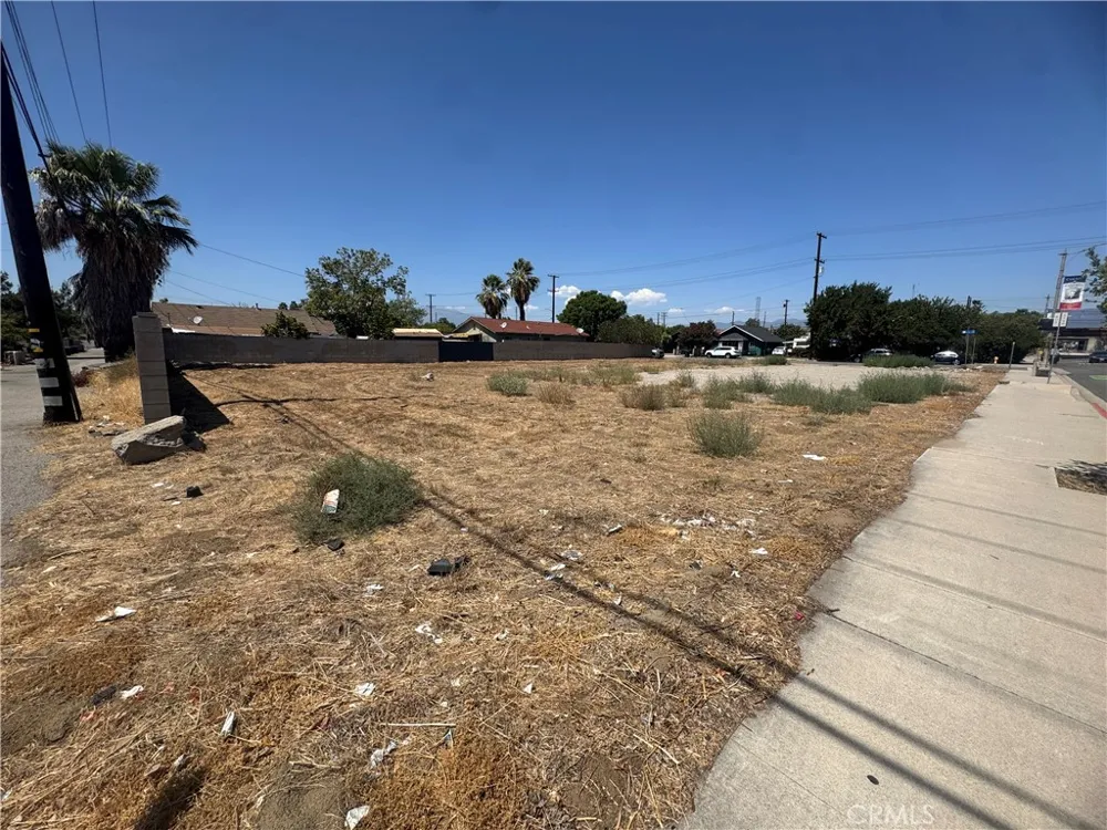233 La Cadena Drive Colton, CA 92324