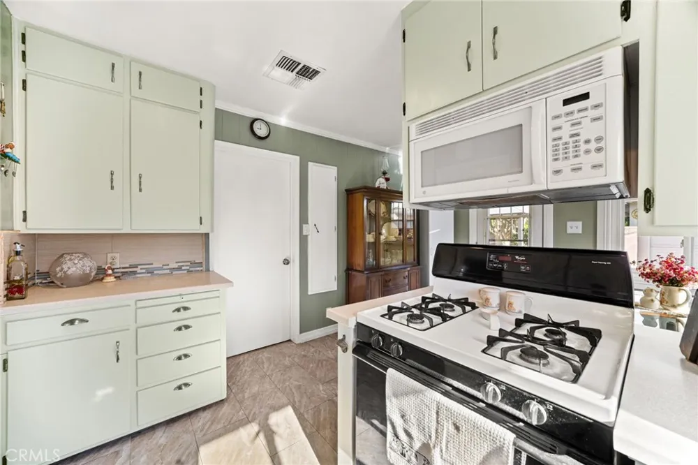 538 W F STREET Ontario, CA 91762