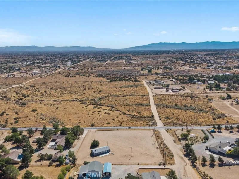 5670 Hollister Road Phelan, CA 92371