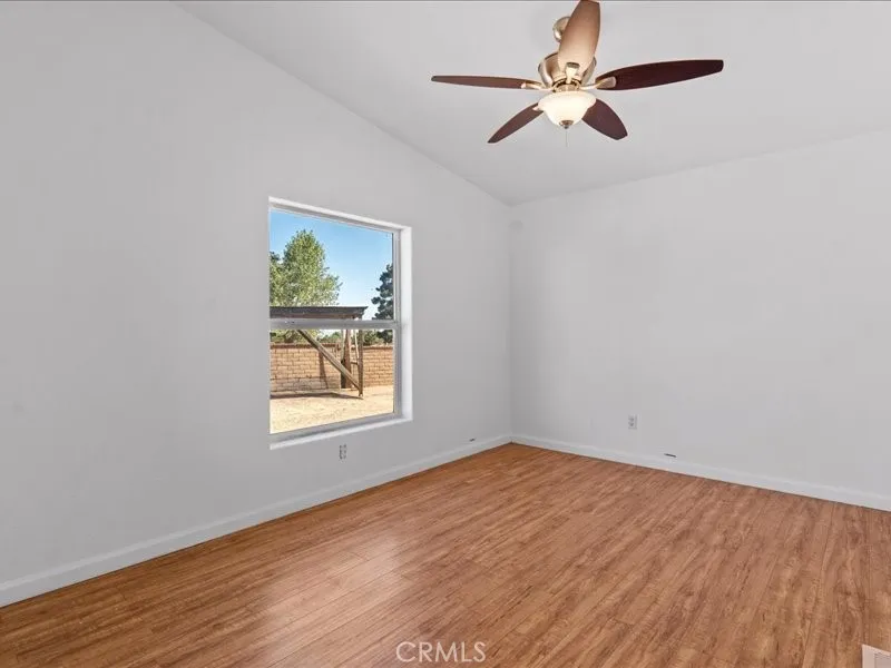5670 Hollister Road Phelan, CA 92371