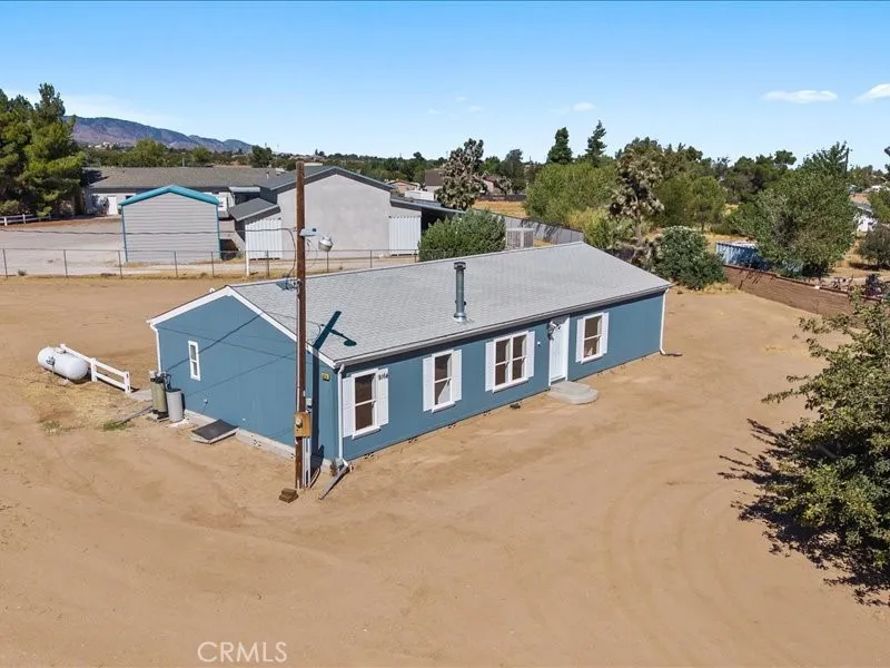 5670 Hollister Road Phelan, CA 92371