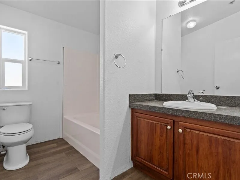 5670 Hollister Road Phelan, CA 92371