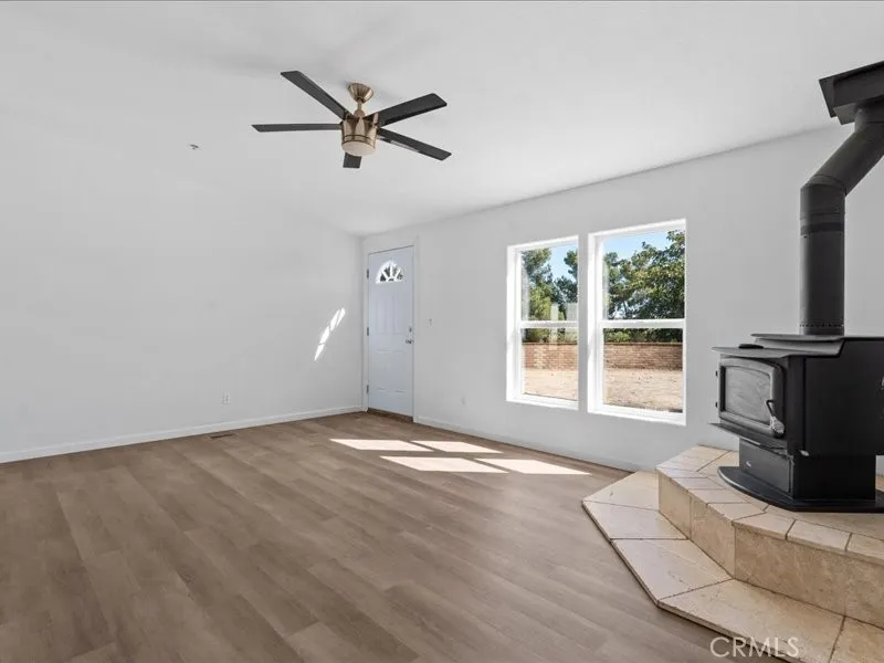 5670 Hollister Road Phelan, CA 92371